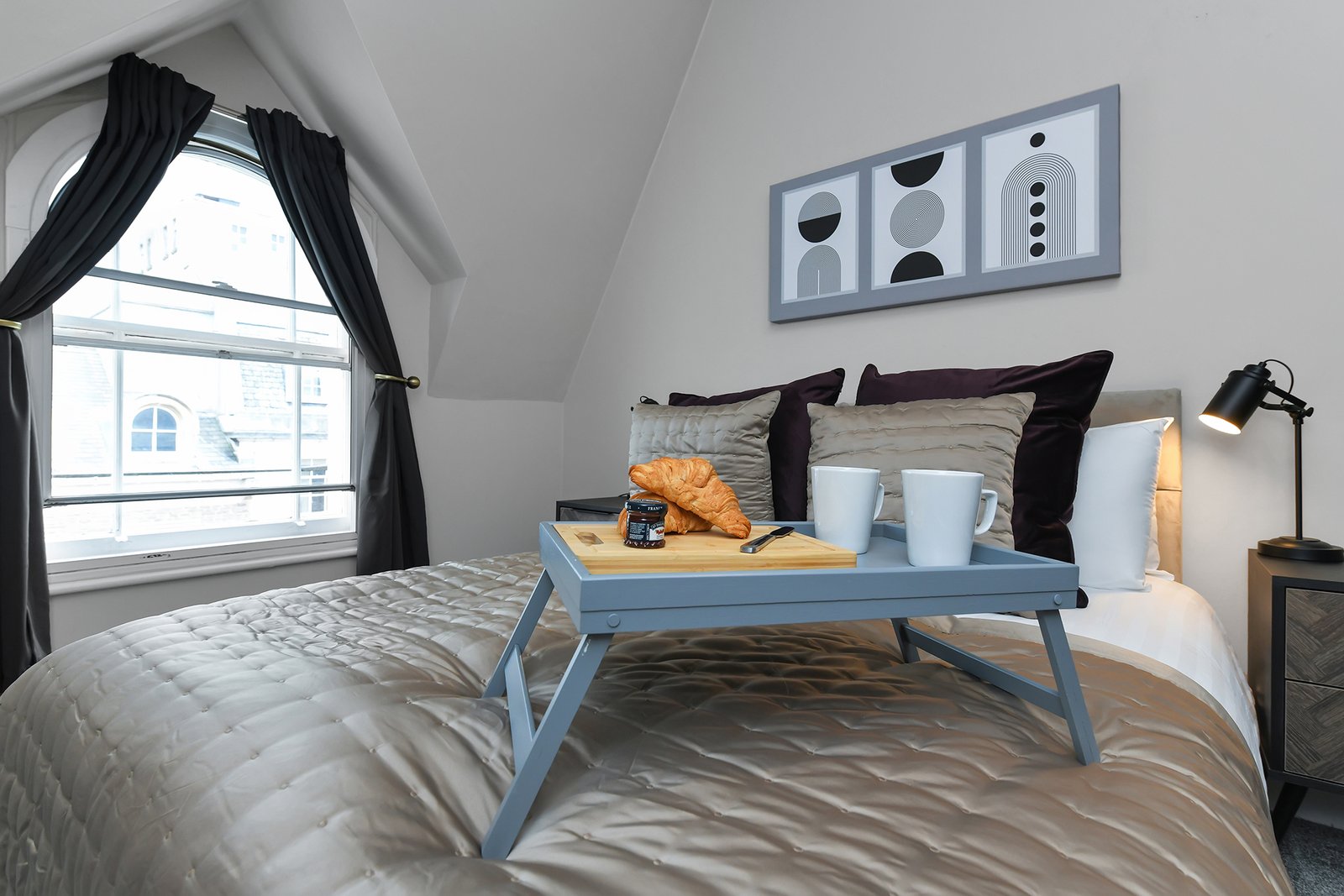 Holiday Rentals Nottingham Centre – Market Street Apartments Our-Holiday-Rentals-in-Nottingham-Centre-offer-fully-furnished-short-let-apartments-for-corporate-relocation,-contractor-and-insurance-stays.