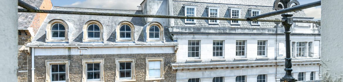 Our Holiday Rentals in Nottingham Centre offer fully furnished short let apartments for corporate relocation, contractor and insurance stays.