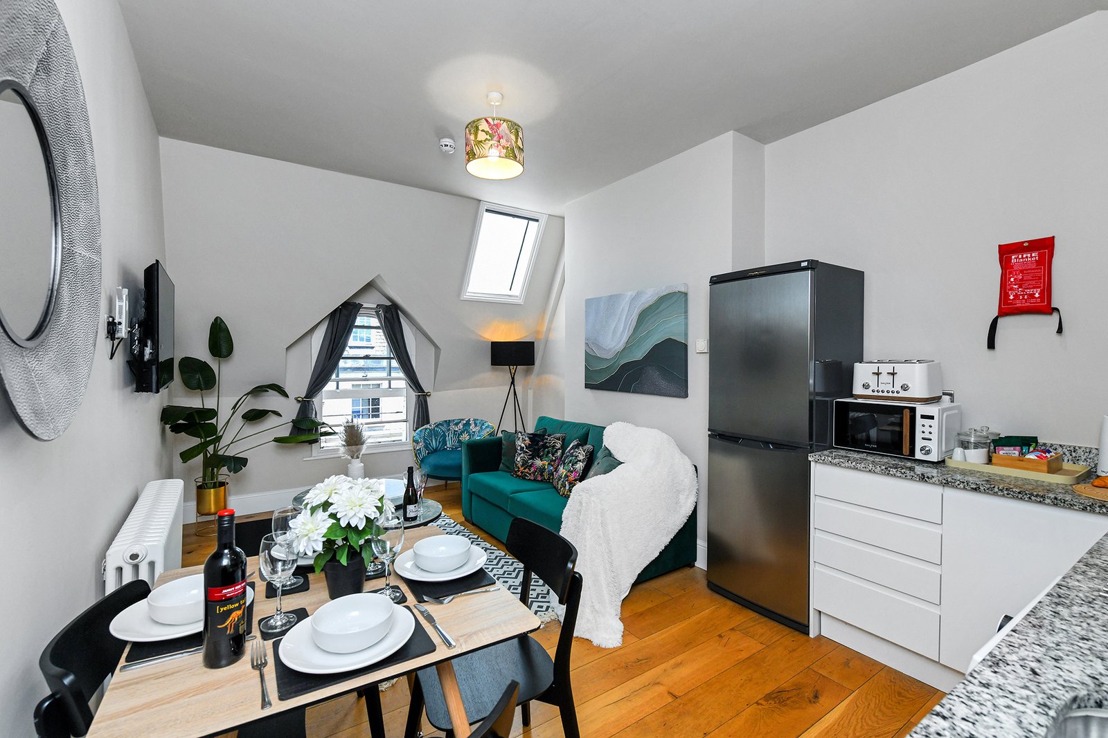 Holiday Rentals Nottingham Centre – Market Street Apartments Our-Holiday-Rentals-in-Nottingham-Centre-offer-fully-furnished-short-let-apartments-for-corporate-relocation,-contractor-and-insurance-stays.