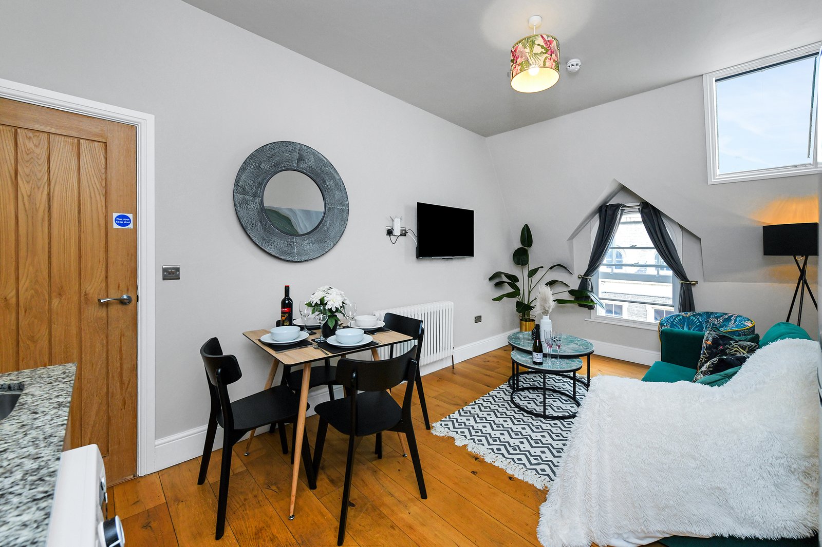 Holiday Rentals Nottingham Centre – Market Street Apartments Our-Holiday-Rentals-in-Nottingham-Centre-offer-fully-furnished-short-let-apartments-for-corporate-relocation,-contractor-and-insurance-stays.