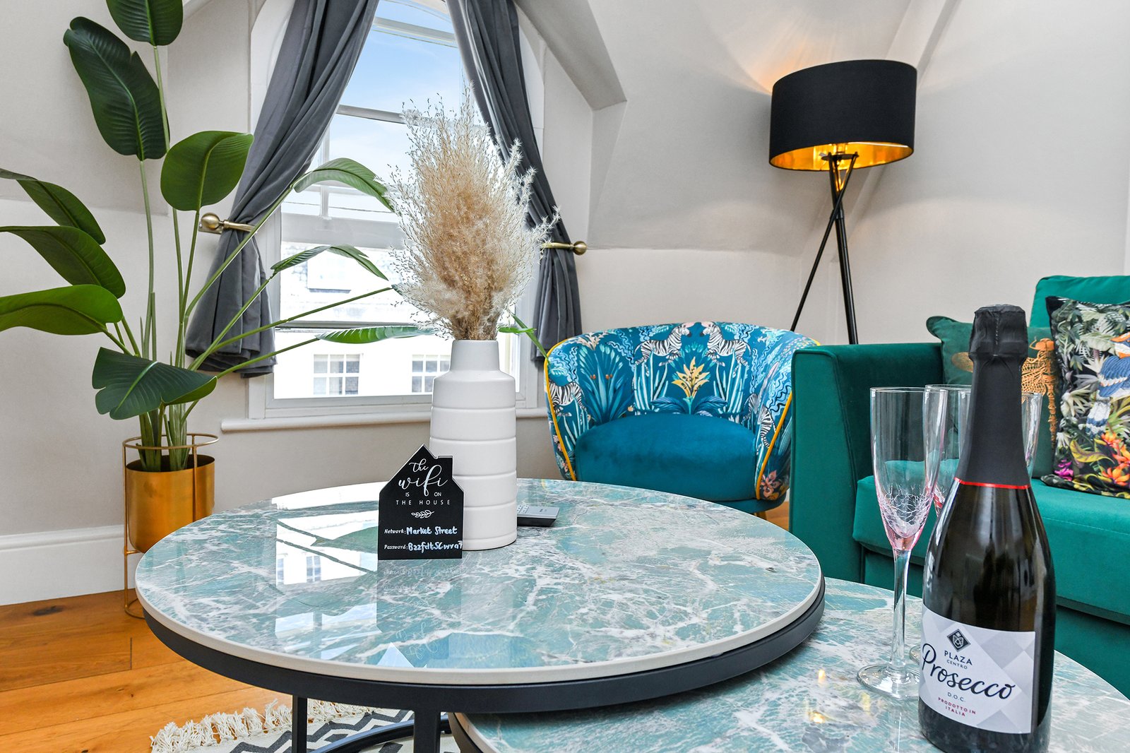 Holiday Rentals Nottingham Centre – Market Street Apartments Our-Holiday-Rentals-in-Nottingham-Centre-offer-fully-furnished-short-let-apartments-for-corporate-relocation,-contractor-and-insurance-stays.