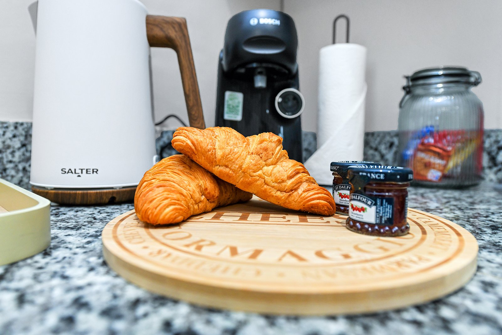 Holiday Rentals Nottingham Centre – Market Street Apartments Our-Holiday-Rentals-in-Nottingham-Centre-offer-fully-furnished-short-let-apartments-for-corporate-relocation,-contractor-and-insurance-stays.