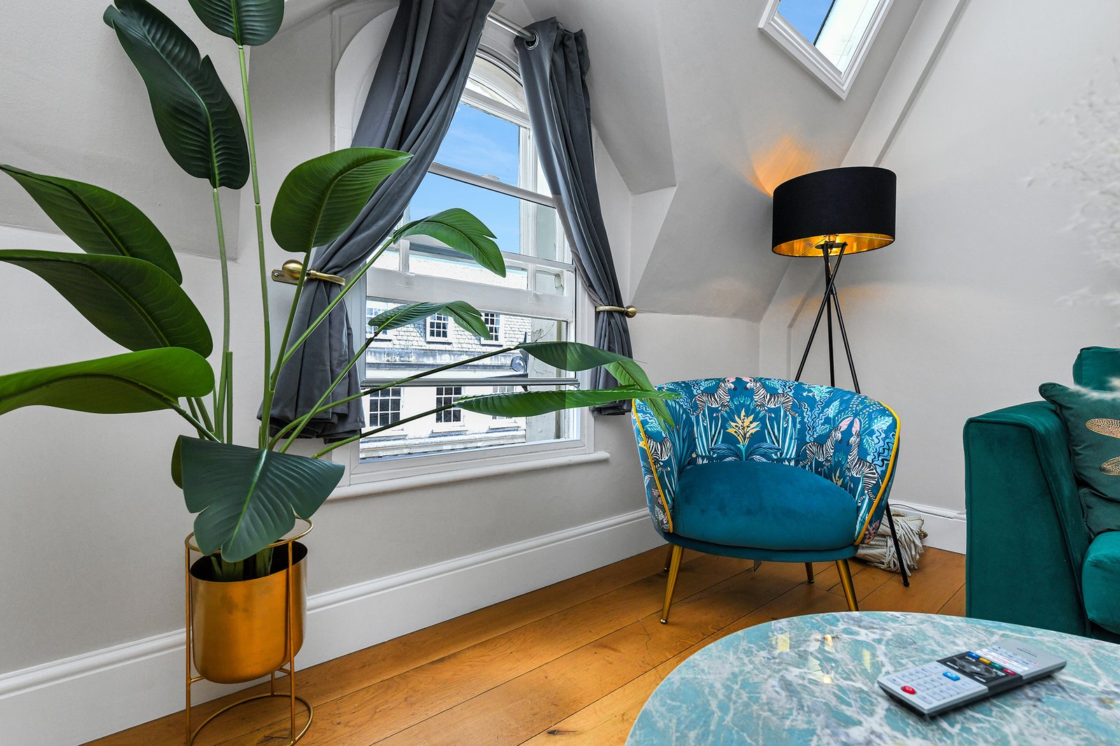 Holiday Rentals Nottingham Centre – Market Street Apartments Our-Holiday-Rentals-in-Nottingham-Centre-offer-fully-furnished-short-let-apartments-for-corporate-relocation,-contractor-and-insurance-stays.