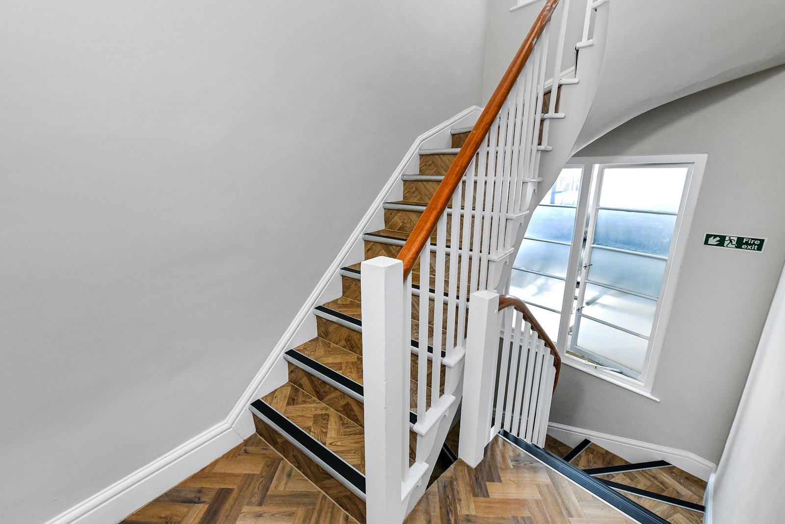 Holiday Rentals Nottingham Centre – Market Street Apartments Our-Holiday-Rentals-in-Nottingham-Centre-offer-fully-furnished-short-let-apartments-for-corporate-relocation,-contractor-and-insurance-stays.