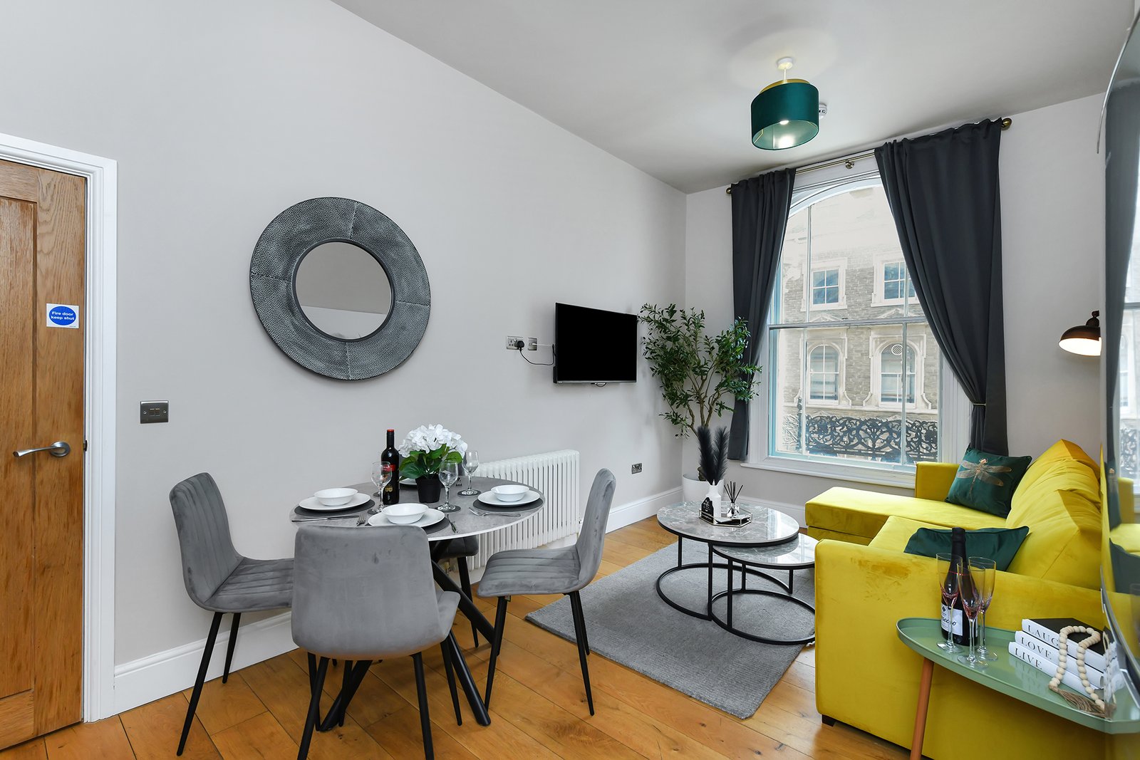 Holiday Rentals Nottingham Centre – Market Street Apartments Our-Holiday-Rentals-in-Nottingham-Centre-offer-fully-furnished-short-let-apartments-for-corporate-relocation,-contractor-and-insurance-stays.