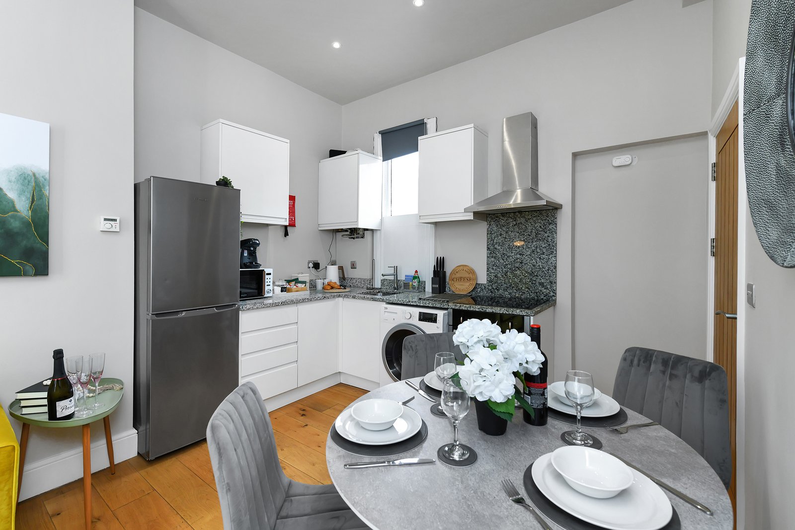 Holiday Rentals Nottingham Centre – Market Street Apartments Our-Holiday-Rentals-in-Nottingham-Centre-offer-fully-furnished-short-let-apartments-for-corporate-relocation,-contractor-and-insurance-stays.