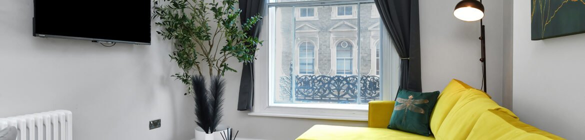 Our Holiday Rentals in Nottingham Centre offer fully furnished short let apartments for corporate relocation, contractor and insurance stays.