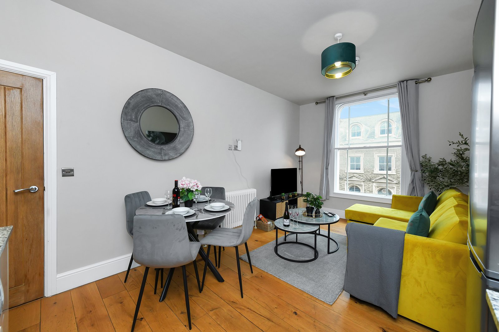 Holiday Rentals Nottingham Centre – Market Street Apartments Our-Holiday-Rentals-in-Nottingham-Centre-offer-fully-furnished-short-let-apartments-for-corporate-relocation,-contractor-and-insurance-stays.