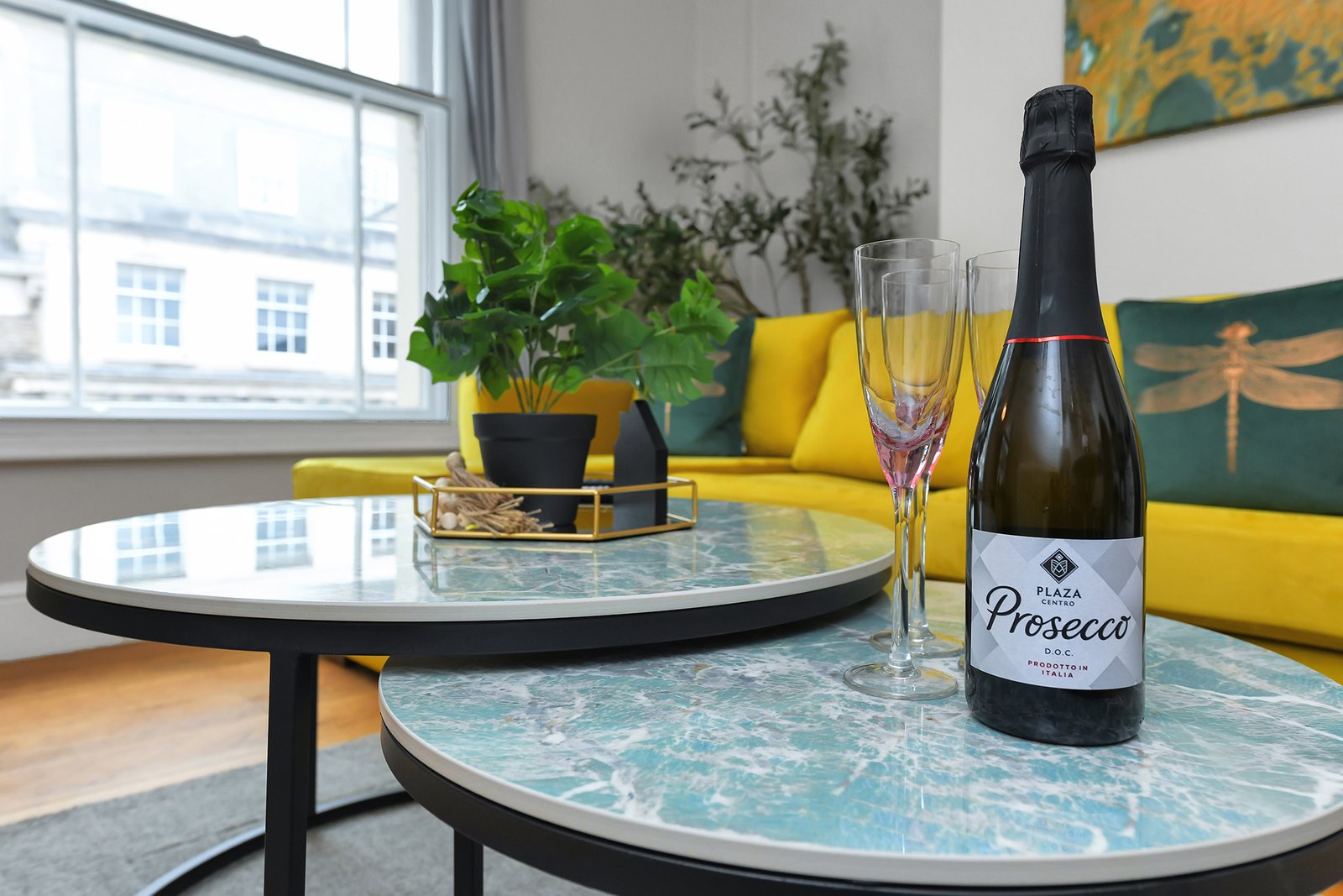 Holiday Rentals Nottingham Centre – Market Street Apartments Our-Holiday-Rentals-in-Nottingham-Centre-offer-fully-furnished-short-let-apartments-for-corporate-relocation,-contractor-and-insurance-stays.