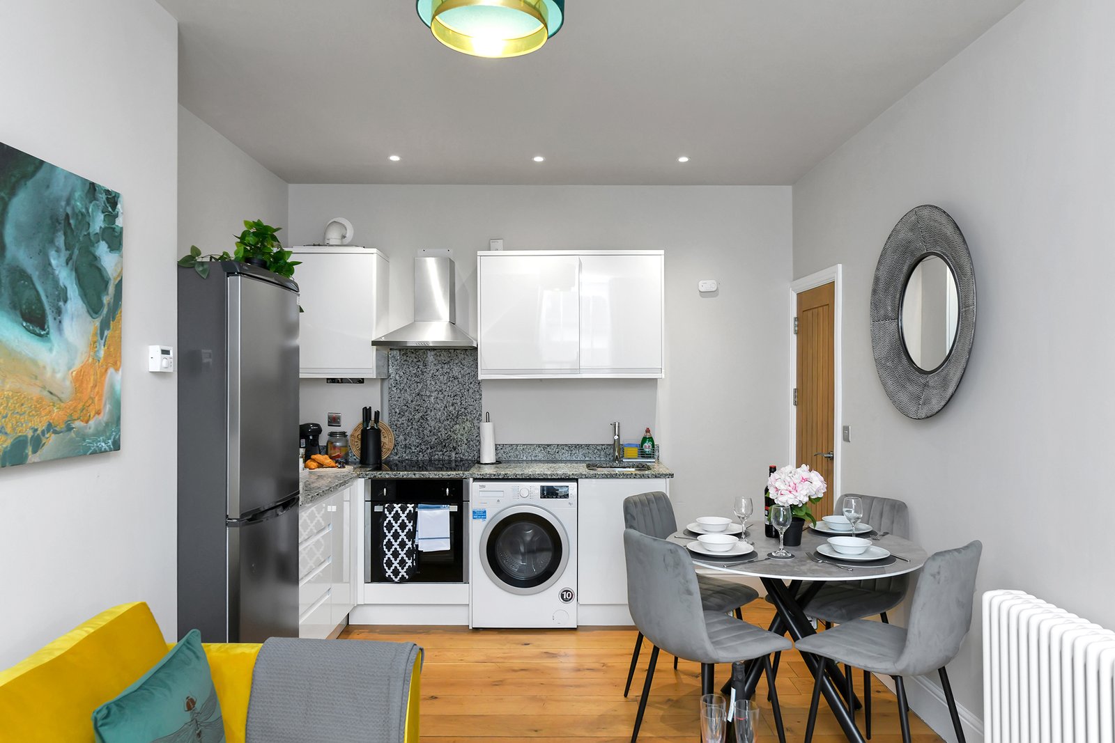 Holiday Rentals Nottingham Centre – Market Street Apartments Our-Holiday-Rentals-in-Nottingham-Centre-offer-fully-furnished-short-let-apartments-for-corporate-relocation,-contractor-and-insurance-stays.