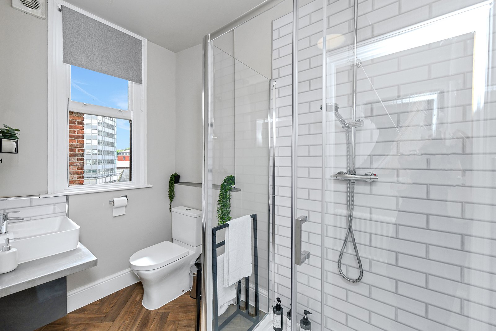 Holiday Rentals Nottingham Centre – Market Street Apartments Our-Holiday-Rentals-in-Nottingham-Centre-offer-fully-furnished-short-let-apartments-for-corporate-relocation,-contractor-and-insurance-stays.