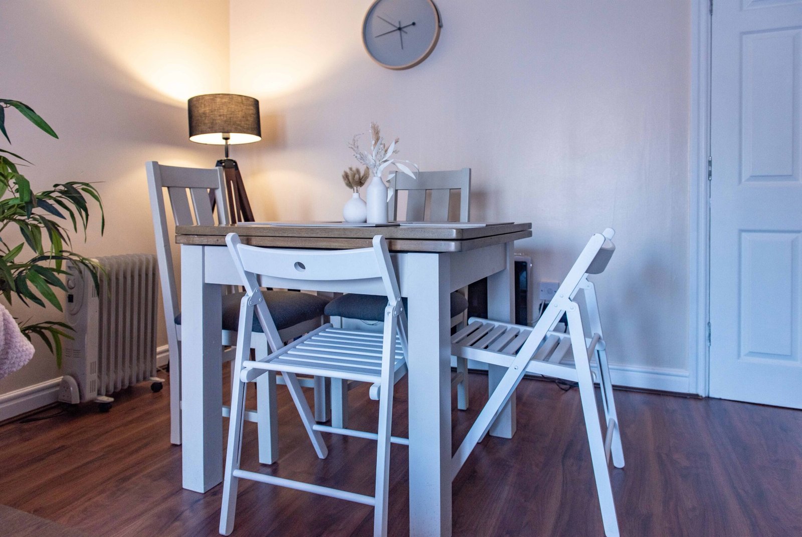 Group Accommodation Leeds UK – Call Lane Serviced Apartments Call-Lane-Serviced-Apartments-offers-cheap-Group-Accommodation-in-Leeds-City-Centre.-Book-our-furnished-2-bed-flat-for-1-week,1-month-or-more