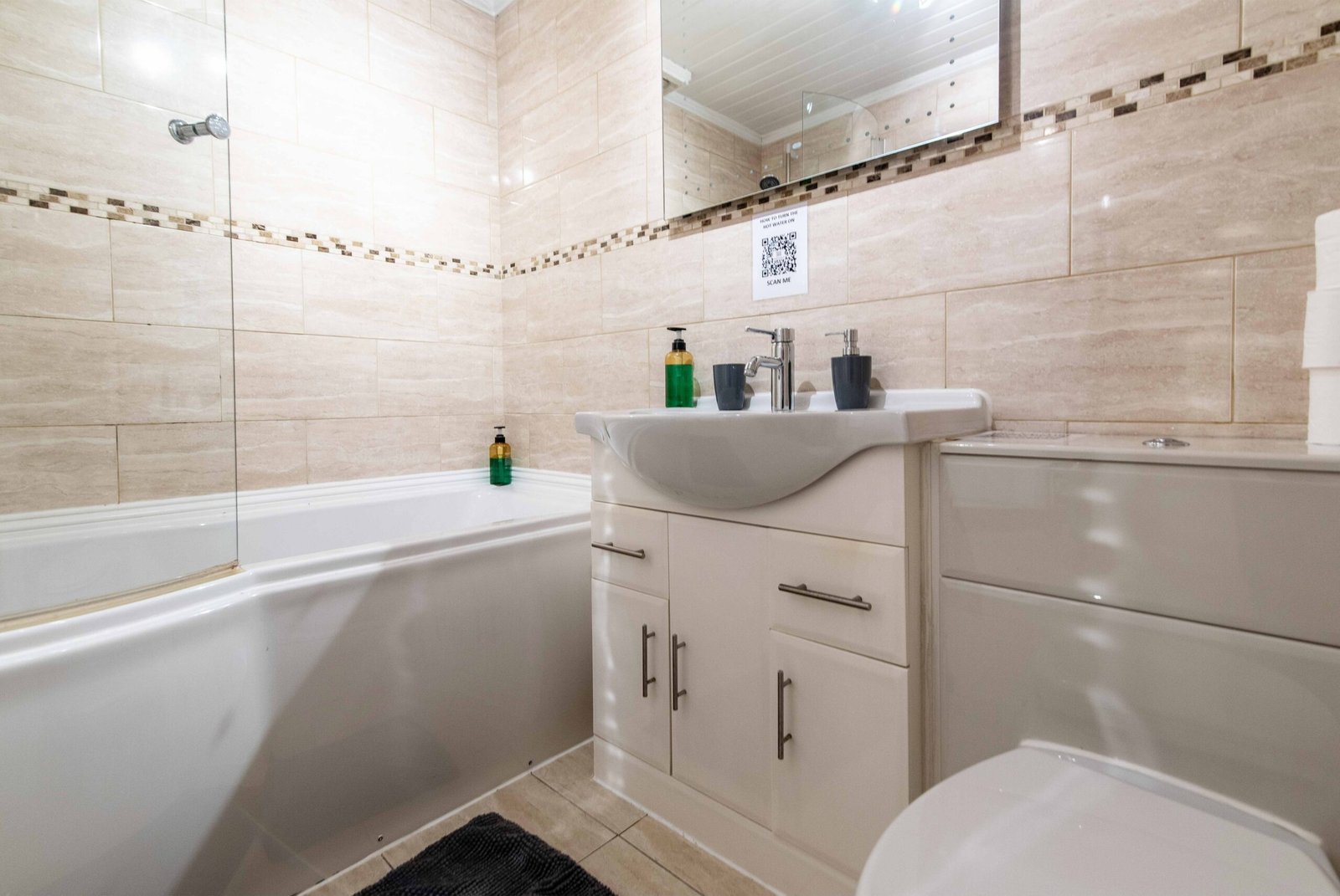 Group Accommodation Leeds UK – Call Lane Serviced Apartments Call-Lane-Serviced-Apartments-offers-cheap-Group-Accommodation-in-Leeds-City-Centre.-Book-our-furnished-2-bed-flat-for-1-week,1-month-or-more