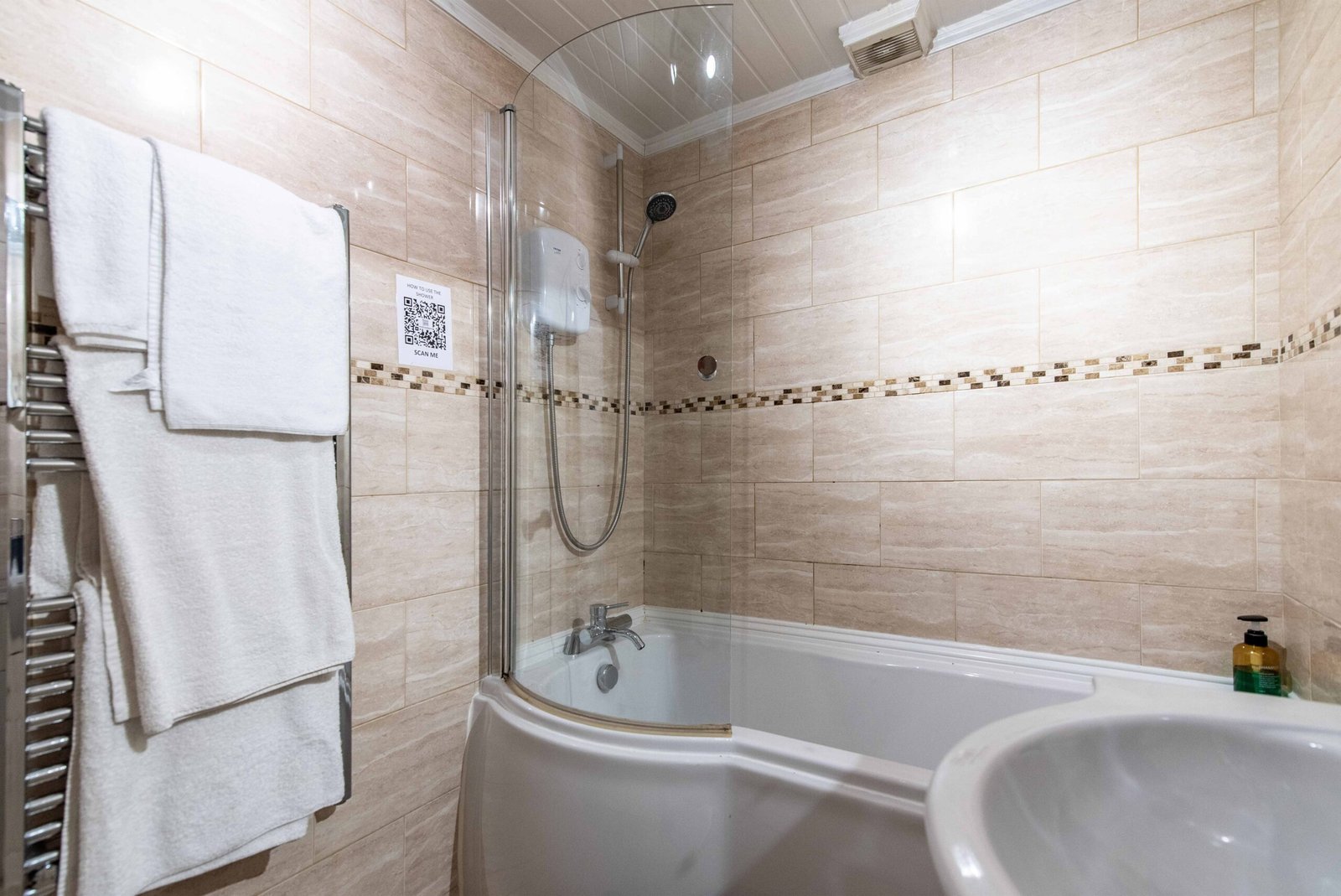 Group Accommodation Leeds UK – Call Lane Serviced Apartments Call-Lane-Serviced-Apartments-offers-cheap-Group-Accommodation-in-Leeds-City-Centre.-Book-our-furnished-2-bed-flat-for-1-week,1-month-or-more