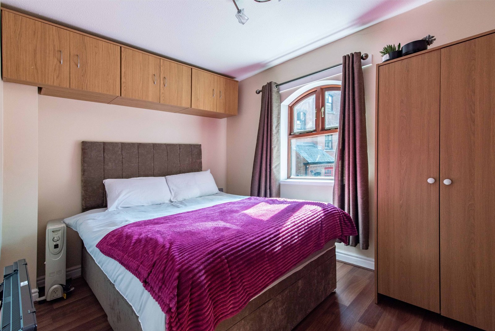 Group Accommodation Leeds UK – Call Lane Serviced Apartments Call-Lane-Serviced-Apartments-offers-cheap-Group-Accommodation-in-Leeds-City-Centre.-Book-our-furnished-2-bed-flat-for-1-week,1-month-or-more