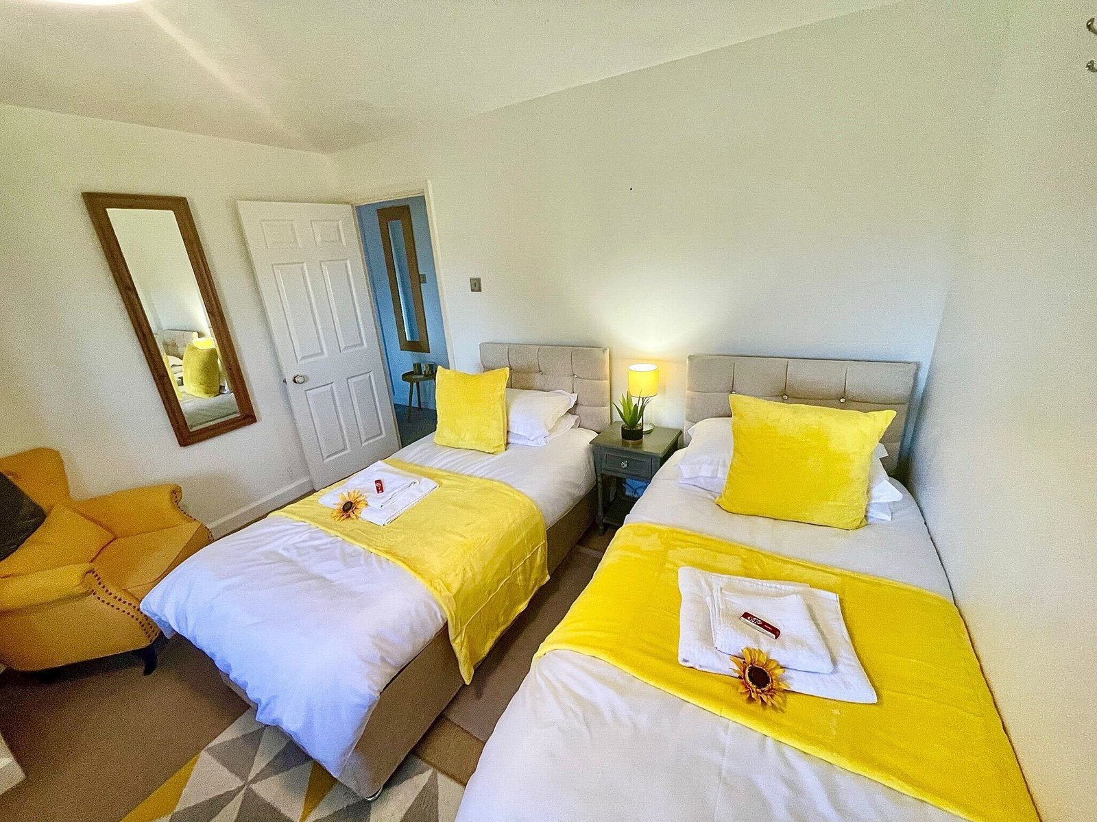 Accommodation Gloucestershire – Serviced 4-Bed Holiday Cottage Book-modern-Serviced-Accommodation-in-Gloucestershire-for-Corporate-Lets-and-Holiday-Getaways.-We-furnished-flats-with-free-parking