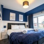 Book our 4-bed Contractor Accommodation Nottinghamshire today! This cheap self-catering apartment in Lincoln is ideal for groups & families.