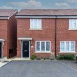Book the best Newark on Trent Holiday Accommodation with parking! Our 3-bed apartment is near Nottingham, Sherwood Forest, and Newark Castle.