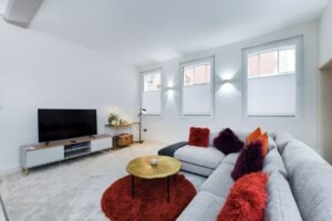 Book Nottingham City Centre Accommodation for your corporate relocation! This 2-bed serviced apartment is a cheap hotel alternative for groups & families
