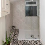 Book Serviced Apartments in Nottingham for contractors and business stays. Our 5-bed short let accommodation is suitable for groups of 10 guests