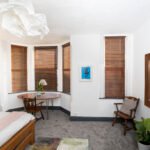 Book Serviced Apartments in Nottingham for contractors and business stays. Our 5-bed short let accommodation is suitable for groups of 10 guests