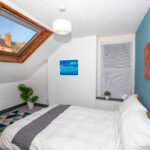 Book Serviced Apartments in Nottingham for contractors and business stays. Our 5-bed short let accommodation is suitable for groups of 10 guests