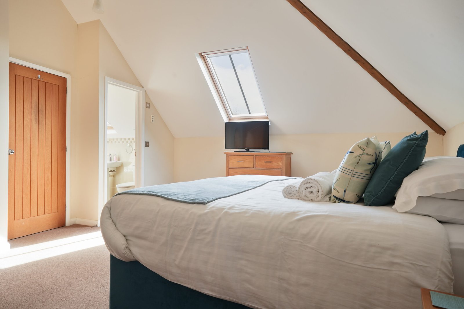 Holiday Cottages Devon – Ettiford Farm Accommodation Ilfracombe Book-stylish-Barn-Conversions-in-Devon!-Ettiford-Holiday-Cottages-in-Ilfracombe-are-near-North-Devon-National-Landscape-and-Exmoor-National-Park.