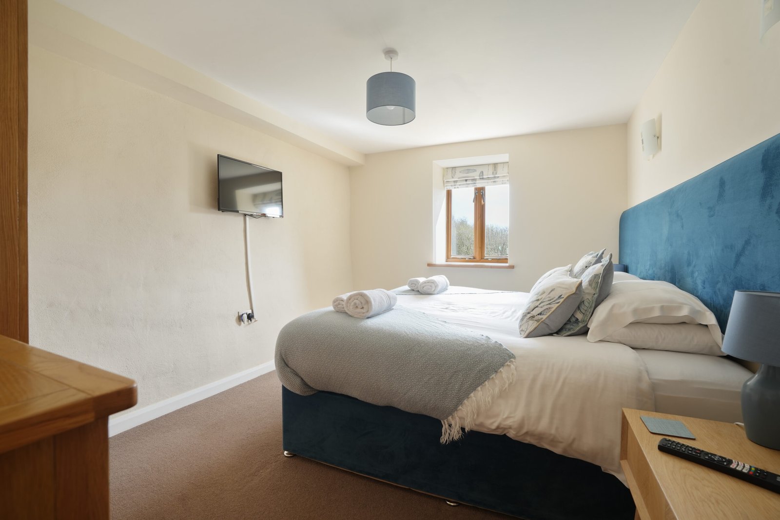 Holiday Cottages Devon – Ettiford Farm Accommodation Ilfracombe Book-stylish-Barn-Conversions-in-Devon!-Ettiford-Holiday-Cottages-in-Ilfracombe-are-near-North-Devon-National-Landscape-and-Exmoor-National-Park.