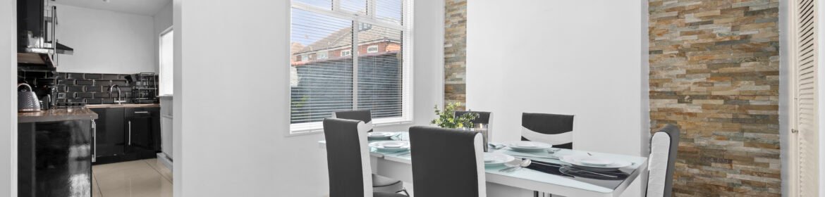 Book modern short-term rentals in Manchester. Our 2-bed serviced apartment in Moston with parking is ideal for business stay and holiday lets