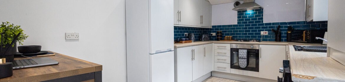 Book furnished Manchester Short Term Apartments for cheaper than a hotel! Our 4-bed holiday cottage is ideal for groups and families.