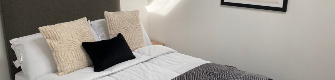 Book short term accommodation in Nottingham for contractors, business stays and holiday lets. Our 1bed and 2bed flats are for groups & families