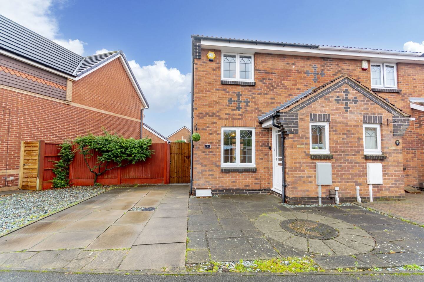 Book your cheap hotel alternative with our Short Term Rentals Nottingham. Our furnished 2-bed serviced apartments has free parking and Wifi