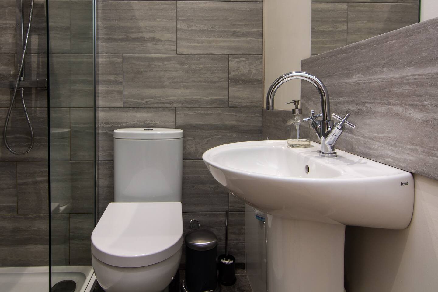 Corporate Short Term Rentals Nottingham Midlands UK Book-cheap-corporate-short-term-rentals-in-Nottingham-today!-Our-furnished-serviced-apartments-offer-more-space-than-a-hotel-at-lower-cost!