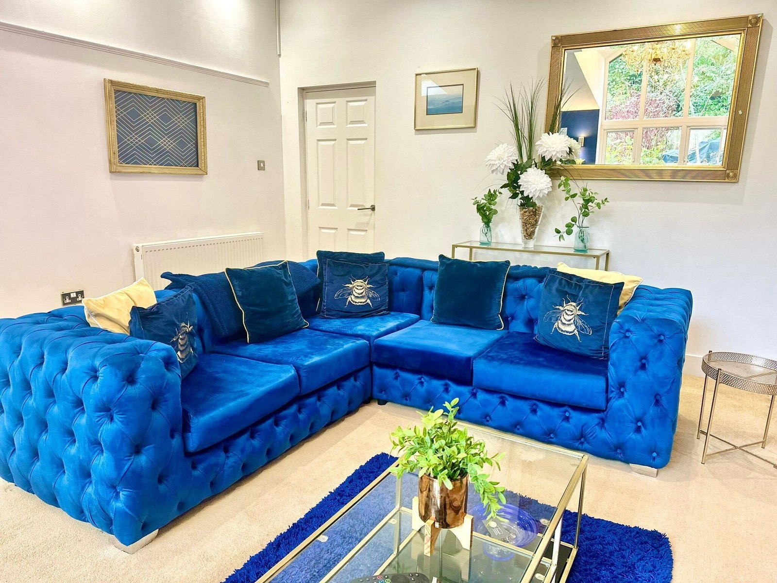 Accommodation Gloucestershire – Serviced 4-Bed Holiday Cottage Book-modern-Serviced-Accommodation-in-Gloucestershire-for-Corporate-Lets-and-Holiday-Getaways.-We-furnished-flats-with-free-parking