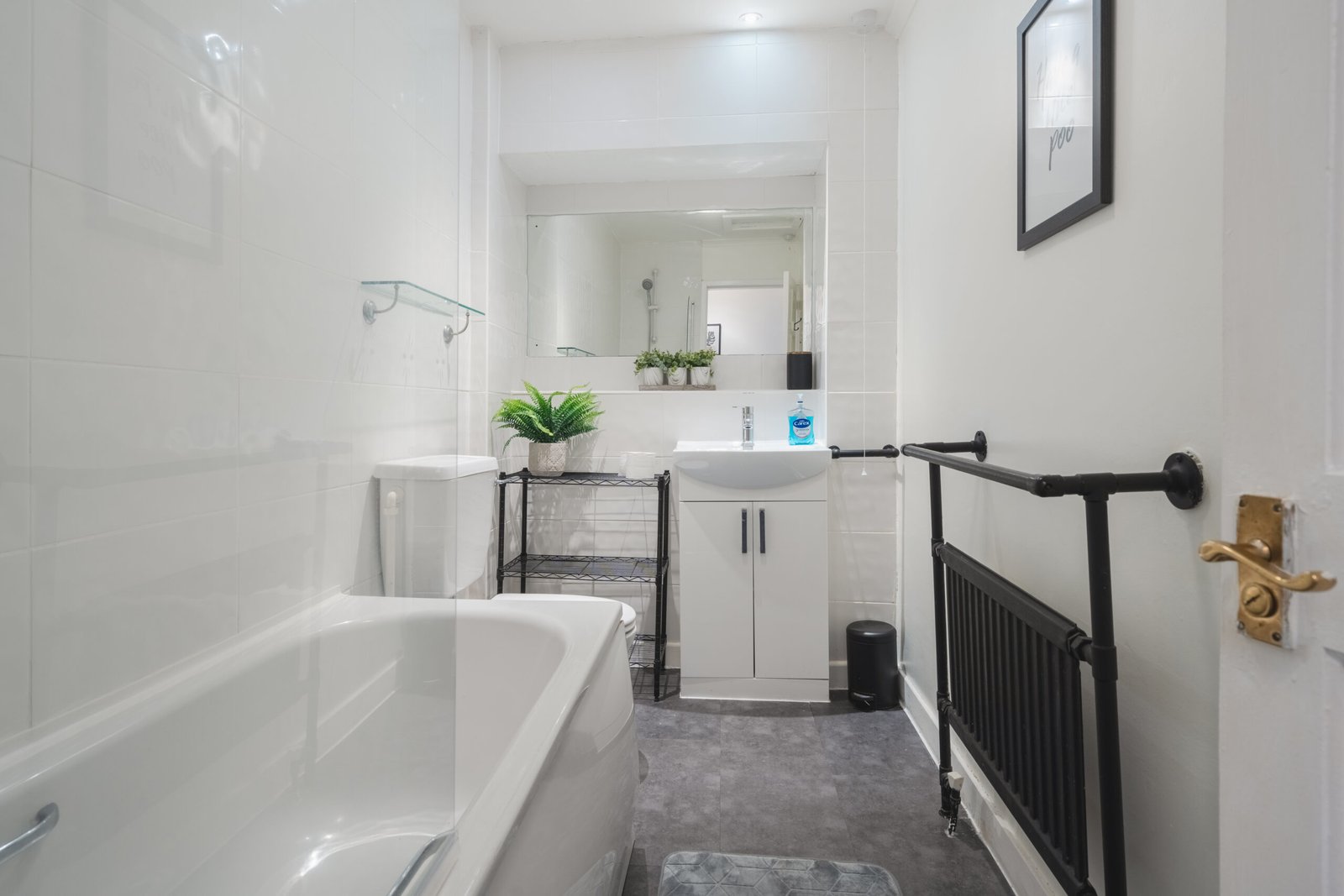 Accommodation Ashton Under Lyne – East Manchester Short Lets Book-our-Greater-Manchester-Corporate-Lets-today!-Our-fully-furnished-serviced-Accommodation-Ashton-Under-Lyne-is-cheaper-than-hotels.