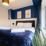 Book our 4-bed Contractor Accommodation Nottinghamshire today! This cheap self-catering apartment in Lincoln is ideal for groups & families.