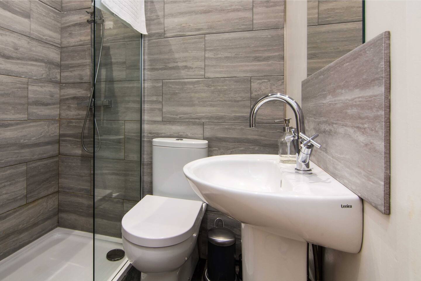 Corporate Short Term Rentals Nottingham Midlands UK Book-cheap-corporate-short-term-rentals-in-Nottingham-today!-Our-furnished-serviced-apartments-offer-more-space-than-a-hotel-at-lower-cost!