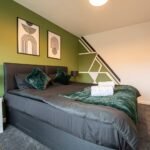 Book our 4-bed Contractor Accommodation Nottinghamshire today! This cheap self-catering apartment in Lincoln is ideal for groups & families.