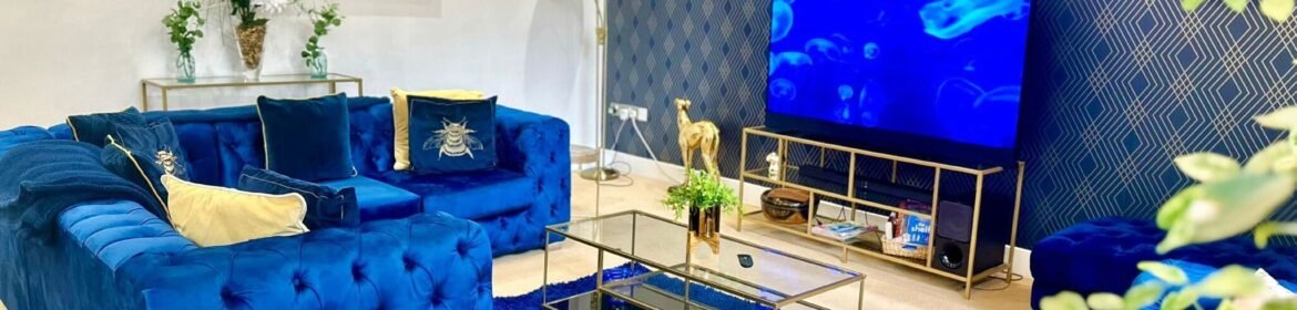 Book modern Serviced Accommodation in Gloucestershire for Corporate Lets and Holiday Getaways. We furnished flats with free parking