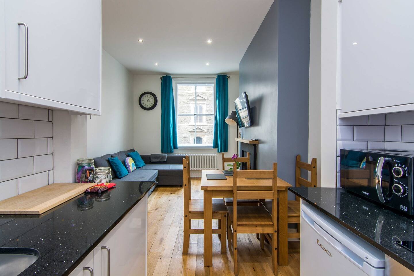 Corporate Short Term Rentals Nottingham Midlands UK Book-cheap-corporate-short-term-rentals-in-Nottingham-today!-Our-furnished-serviced-apartments-offer-more-space-than-a-hotel-at-lower-cost!