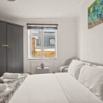 Book coBrighton City Centre Accommodation. Furnished 2-bed flat near seafront, shops, Brighton Station, direct trains to London & Gatwick