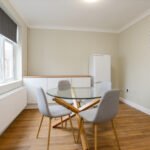 Book furnished Beeston Accommodation close to Nottingham City Centre, Midlands Airport, and Nottingham University. Cheap corporate rates!