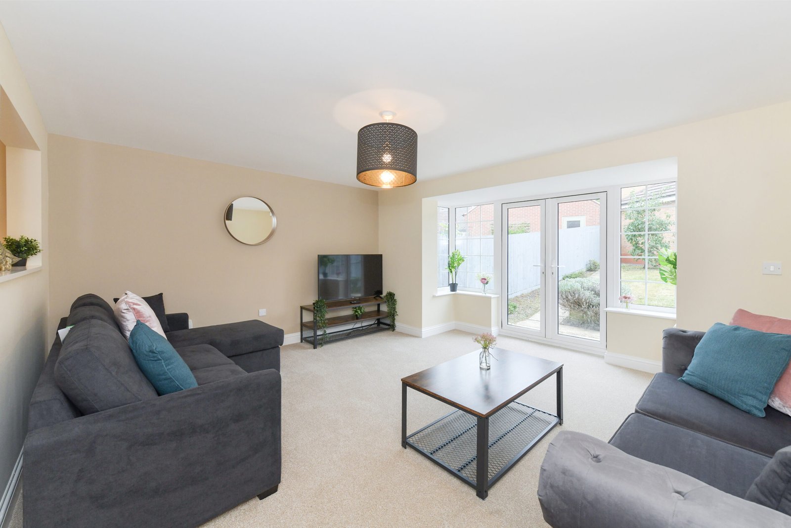 Accommodation in Bingham Nottingham -Serviced Corporate Stays Book-cheap-group-Accommodation-in-Bingham-Nottingham.-Our-4-bedroom-serviced-apartment-is-near-Nottingham-Centre-and-East-Midlands-Airport.