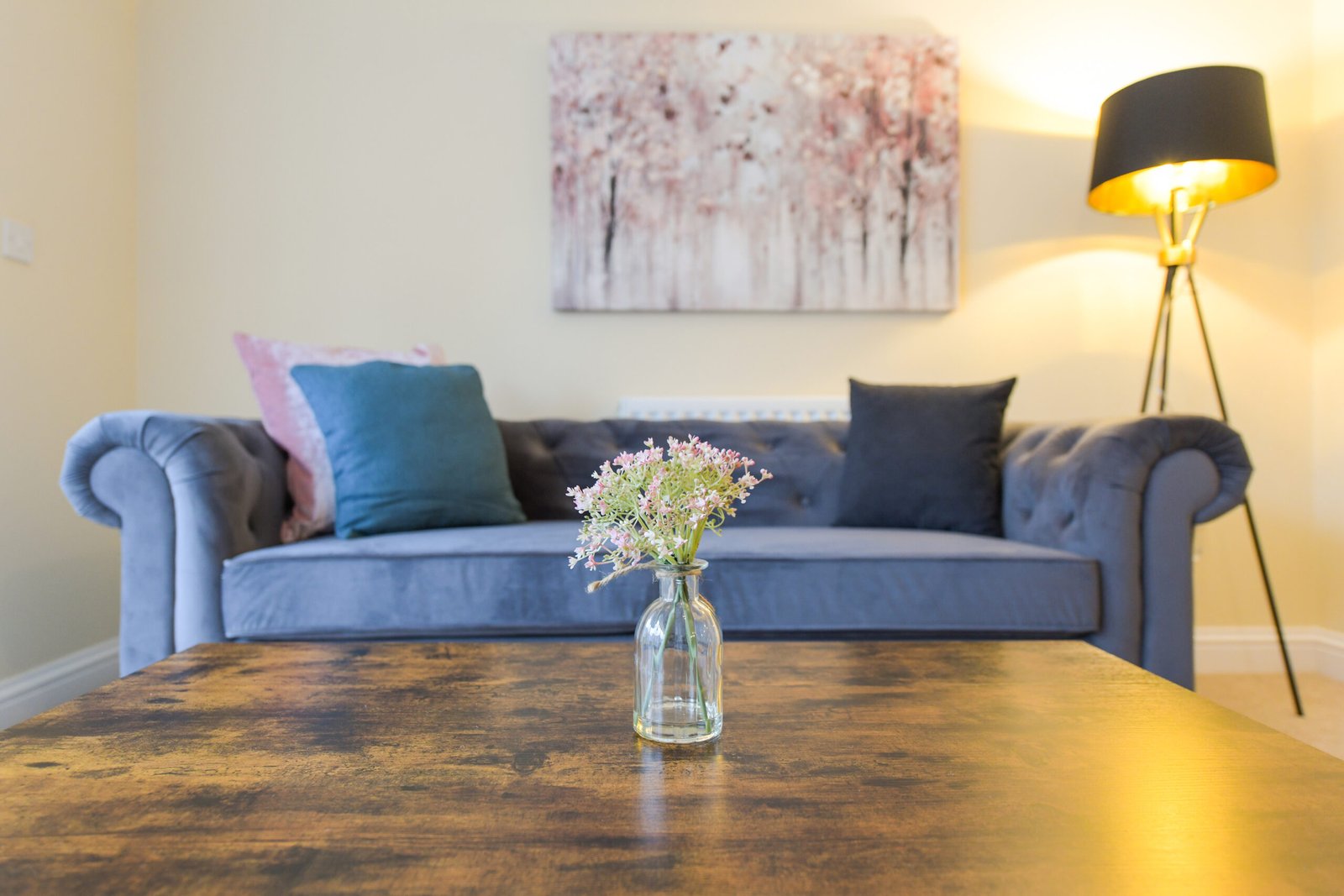 Accommodation in Bingham Nottingham -Serviced Corporate Stays Book-cheap-group-Accommodation-in-Bingham-Nottingham.-Our-4-bedroom-serviced-apartment-is-near-Nottingham-Centre-and-East-Midlands-Airport.