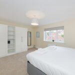 Book cheap group Accommodation in Bingham Nottingham. Our 4 bedroom serviced apartment is near Nottingham Centre and East Midlands Airport.