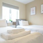 Book cheap group Accommodation in Bingham Nottingham. Our 4 bedroom serviced apartment is near Nottingham Centre and East Midlands Airport.
