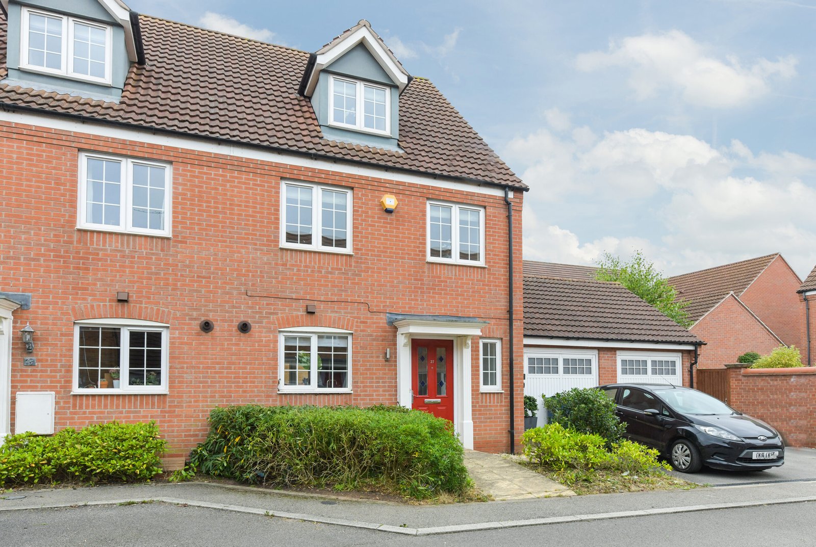 Accommodation in Bingham Nottingham -Serviced Corporate Stays Book-cheap-group-Accommodation-in-Bingham-Nottingham.-Our-4-bedroom-serviced-apartment-is-near-Nottingham-Centre-and-East-Midlands-Airport.