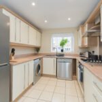 Book cheap group Accommodation in Bingham Nottingham. Our 4 bedroom serviced apartment is near Nottingham Centre and East Midlands Airport.