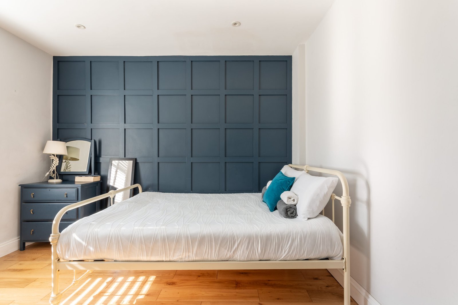 Corporate Accommodation Brighton Near Beach & City Centre Stay-in-modern-corporate-accommodation-in-Brighton.-Stylish-serviced-apartments-near-Brighton-Pier,-beach,-train-station,-and-business-hubs