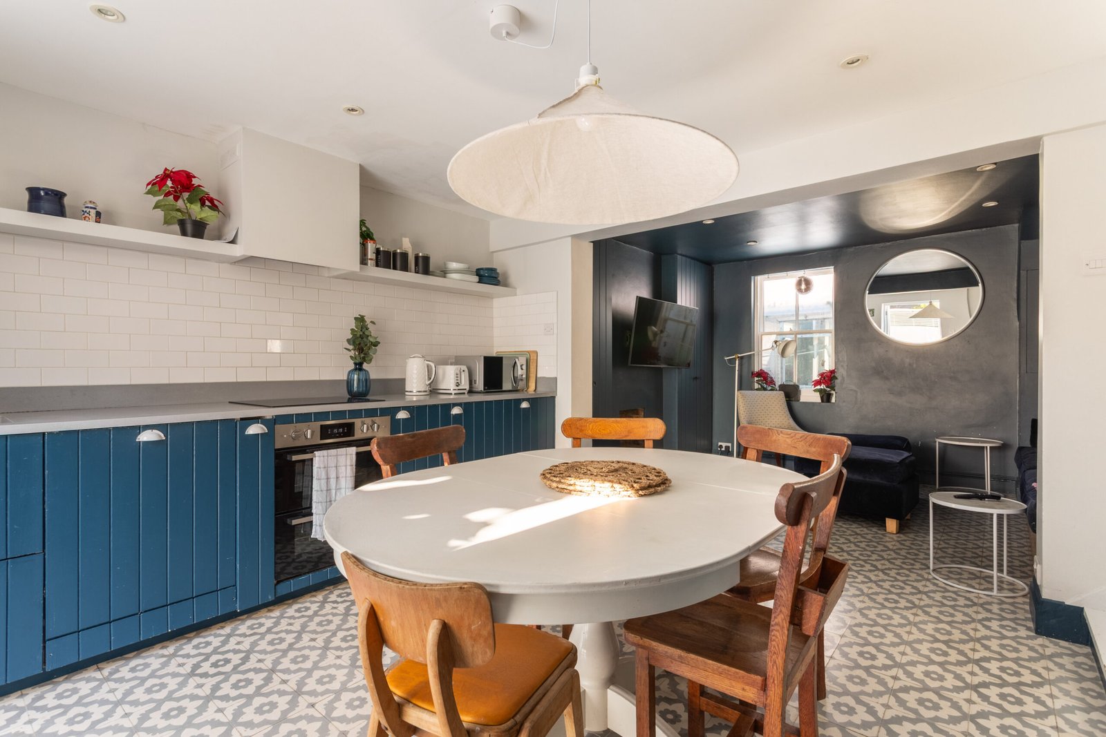 Corporate Accommodation Brighton Near Beach & City Centre Stay-in-modern-corporate-accommodation-in-Brighton.-Stylish-serviced-apartments-near-Brighton-Pier,-beach,-train-station,-and-business-hubs